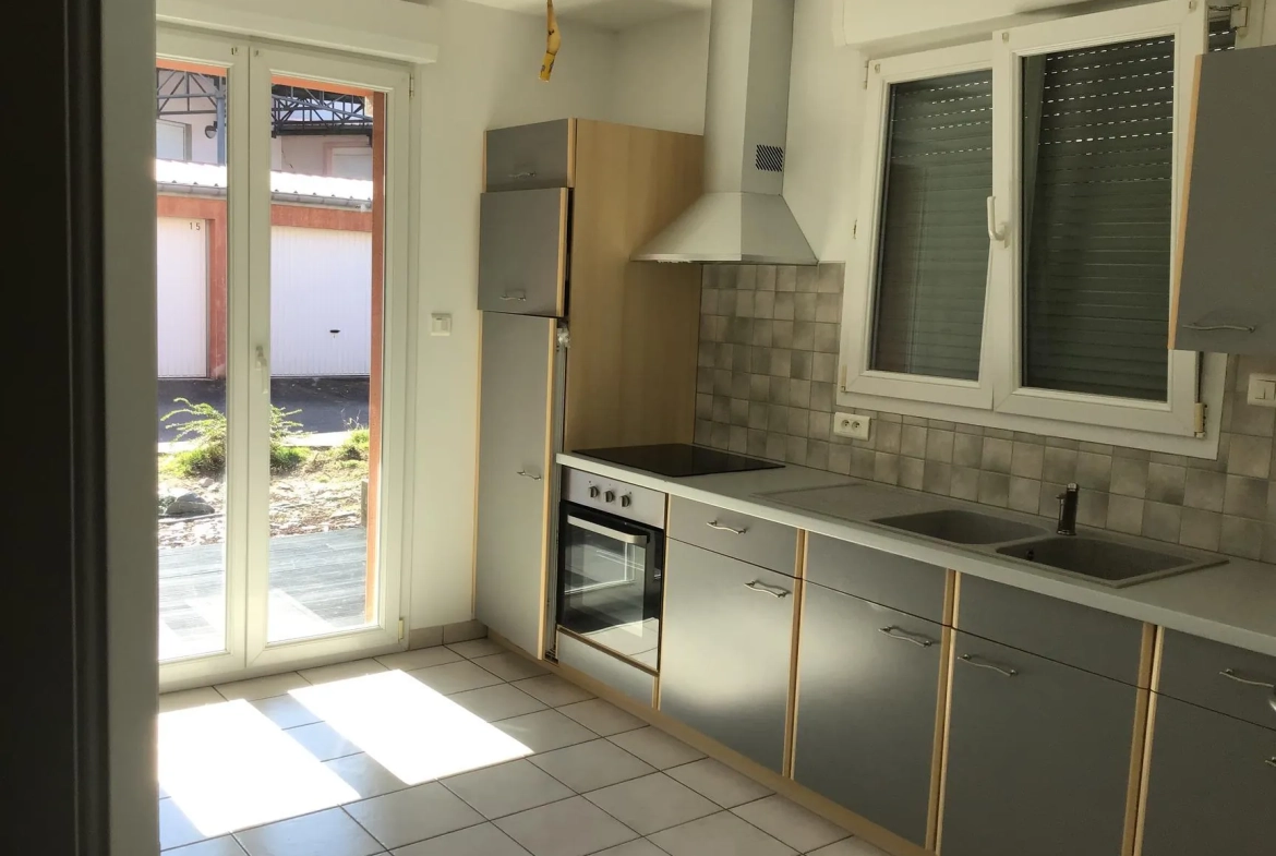 Appartement en rez-de-chaussée à Remiremont près du centre avec garage et terrasse 