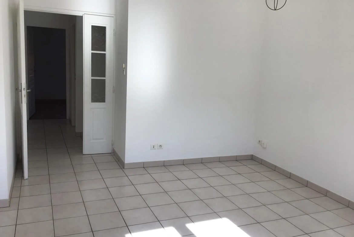 Appartement en rez-de-chaussée à Remiremont près du centre avec garage et terrasse 