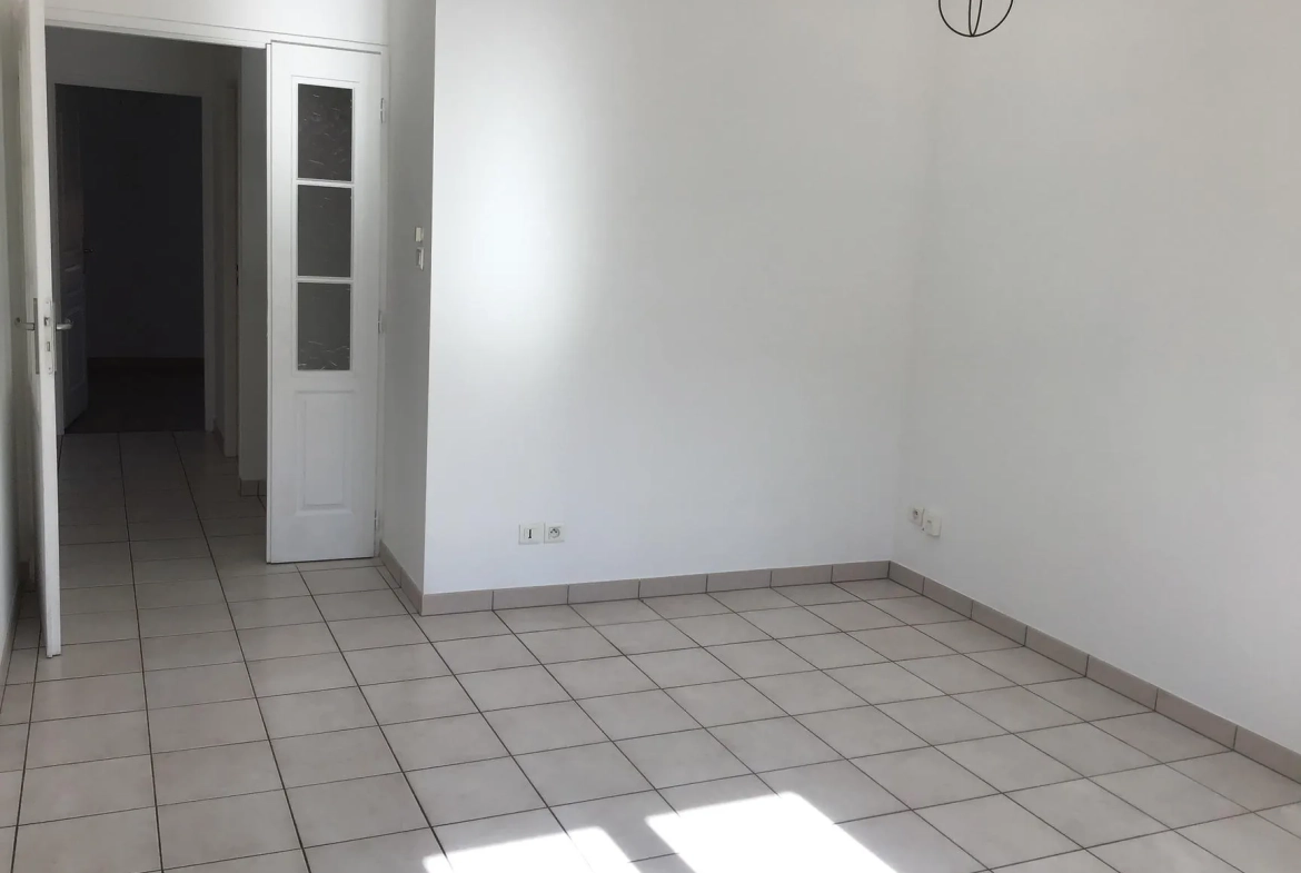 Appartement en rez-de-chaussée à Remiremont près du centre avec garage et terrasse 