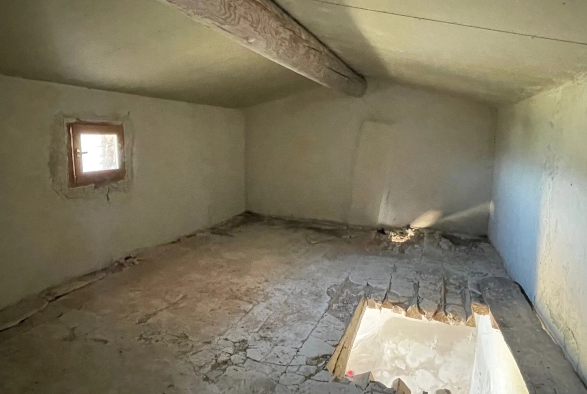 Cabanon provençal authentique de 18 m² à Gordes en zone agricole 