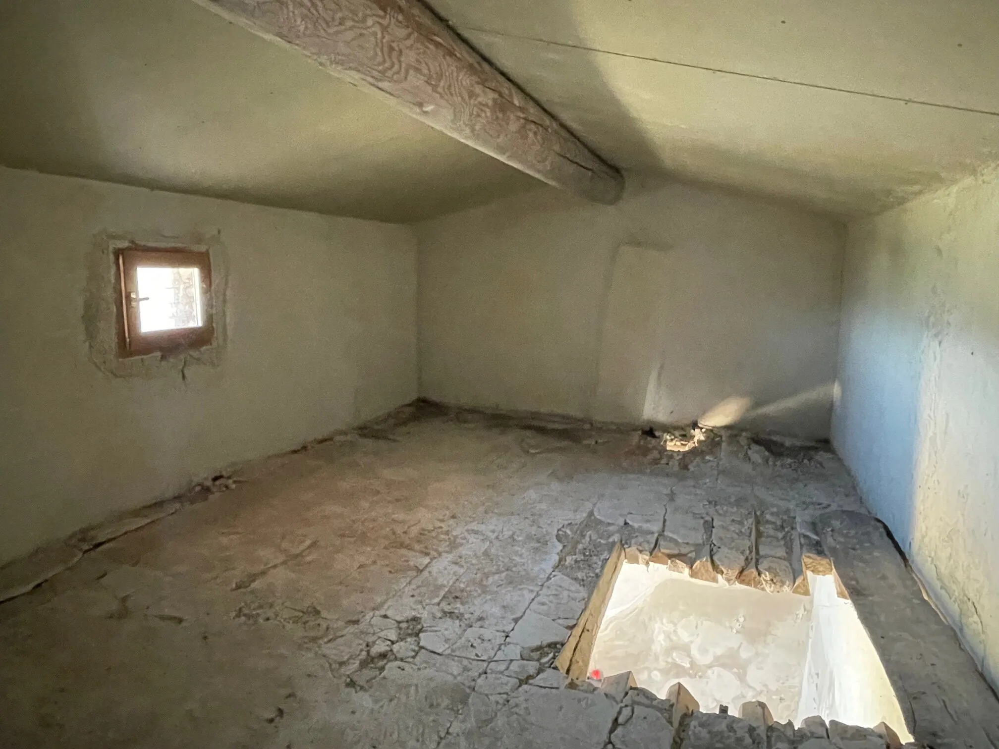 Cabanon provençal authentique de 18 m² à Gordes en zone agricole 