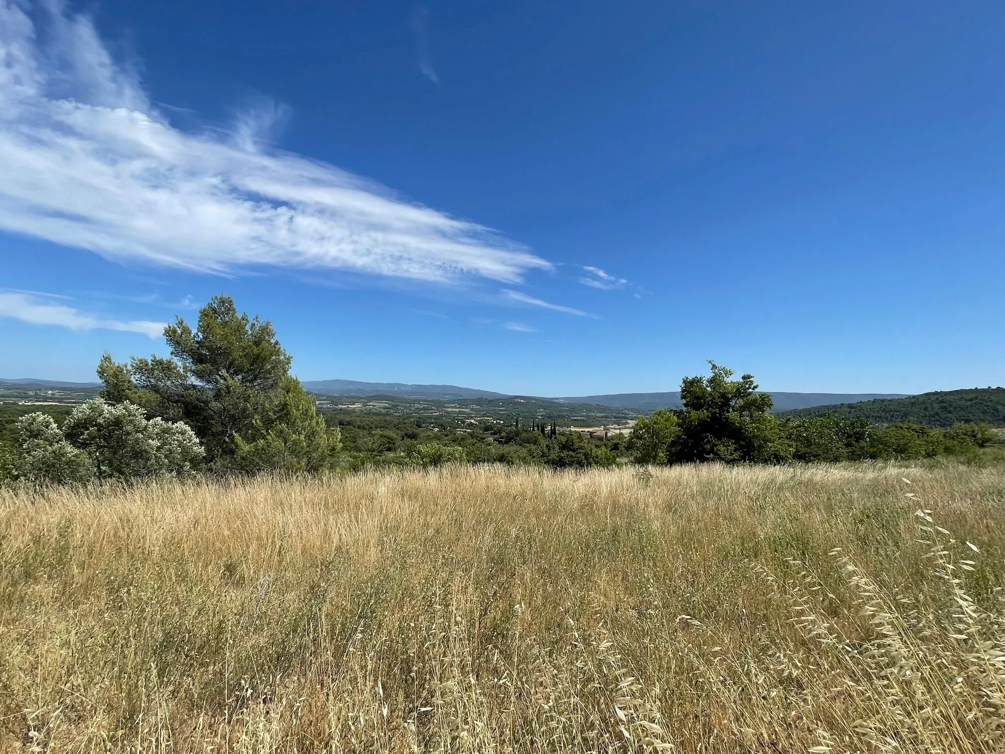 Cabanon provençal authentique de 18 m² à Gordes en zone agricole 