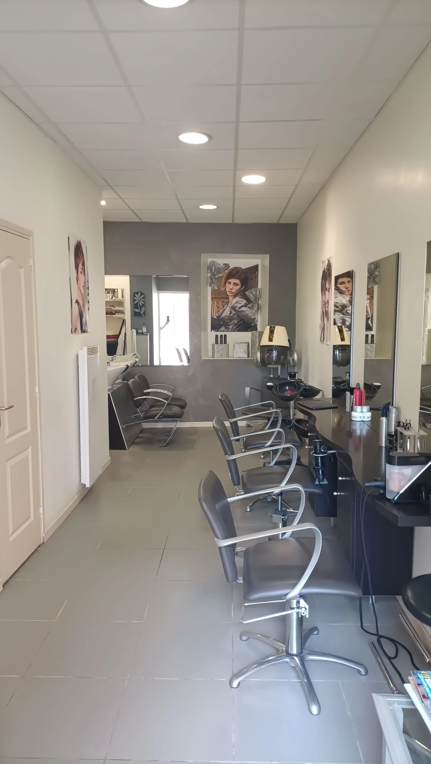 Fonds de commerce salon de coiffure à Montbrison - Centre-ville, 25 m² 