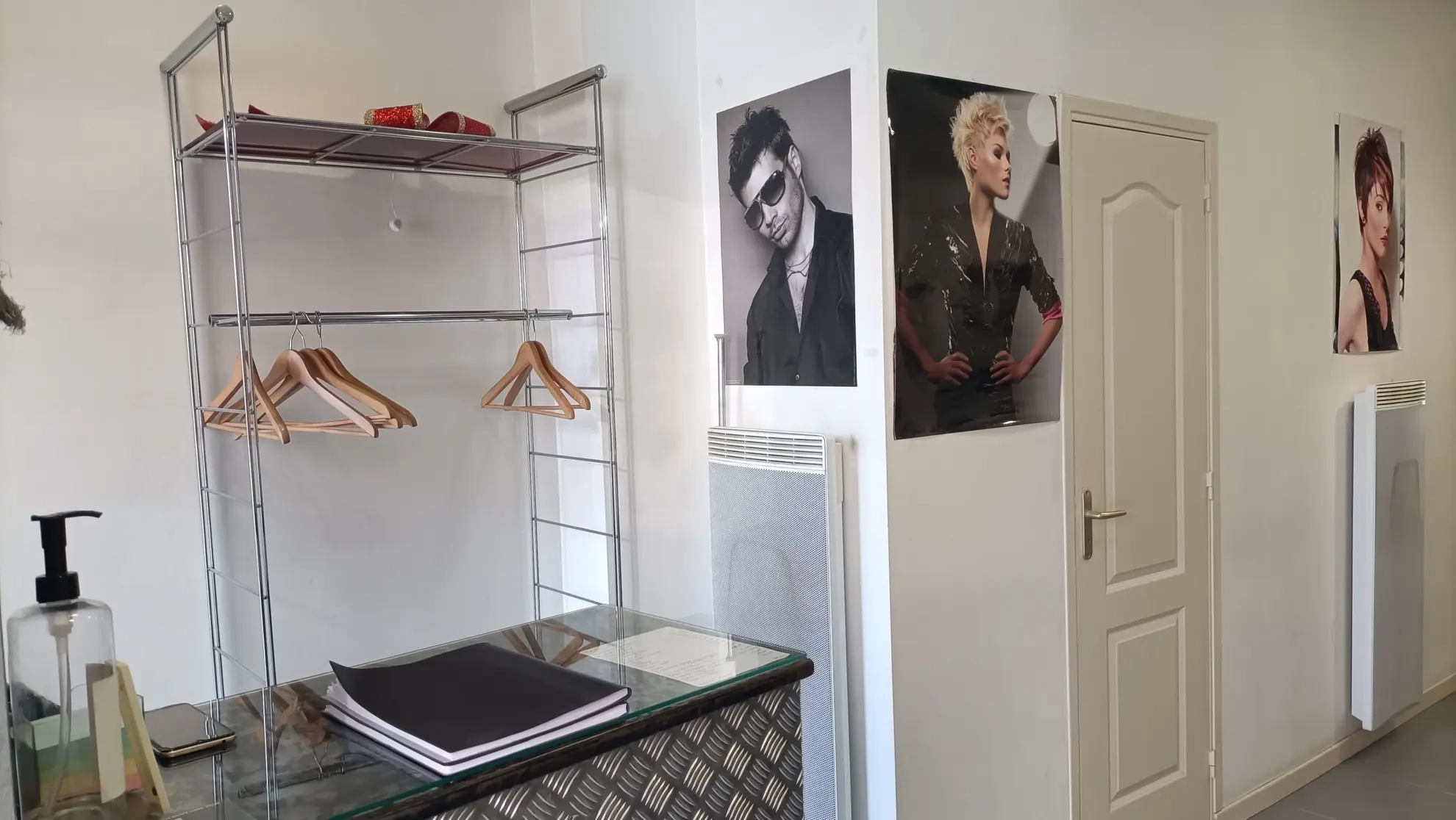 Fonds de commerce salon de coiffure à Montbrison - Centre-ville, 25 m² 