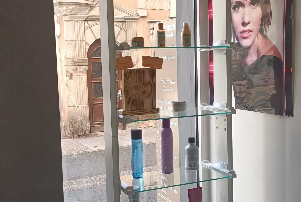 Fonds de commerce salon de coiffure à Montbrison - Centre-ville, 25 m² 