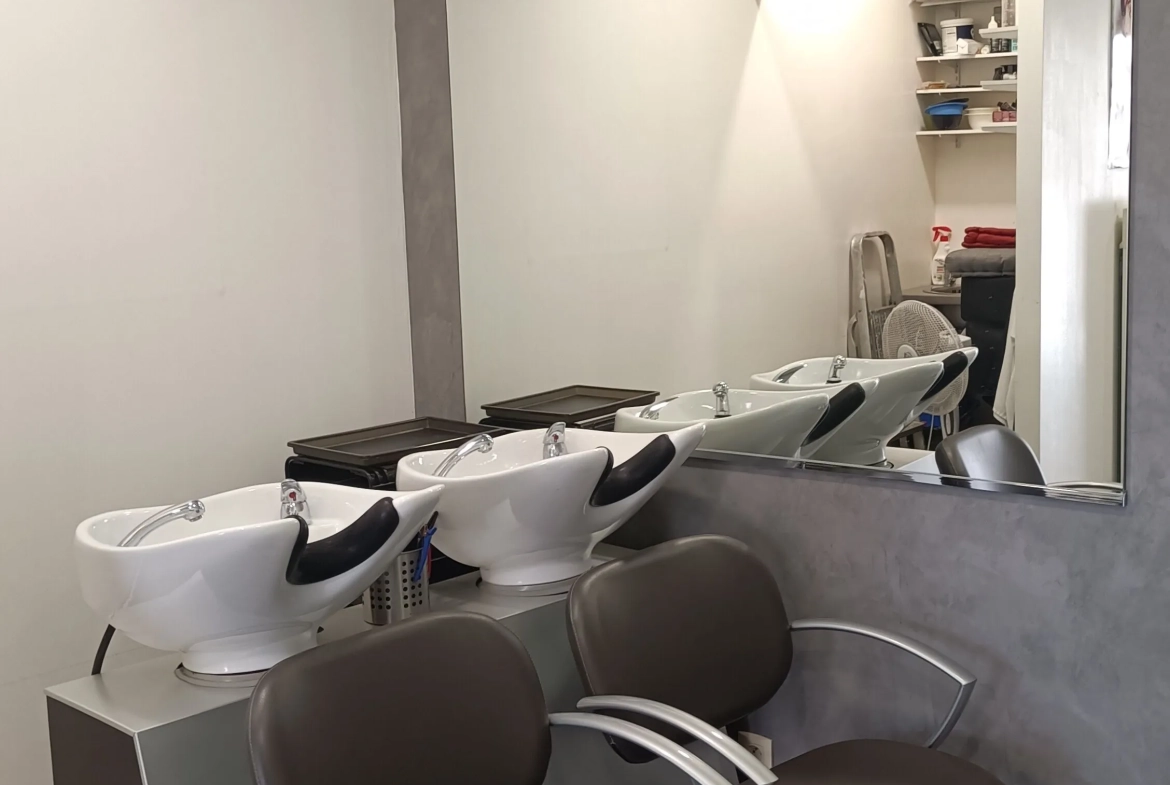 Fonds de commerce salon de coiffure à Montbrison - Centre-ville, 25 m² 