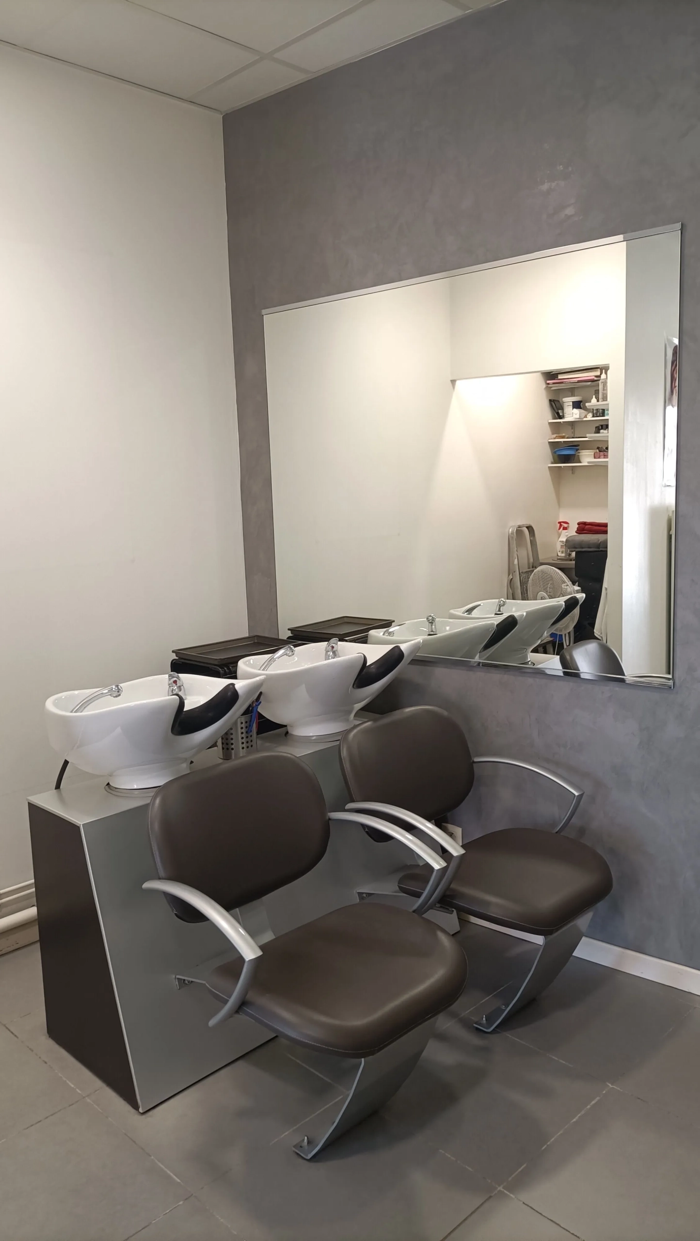 Fonds de commerce salon de coiffure à Montbrison - Centre-ville, 25 m² 
