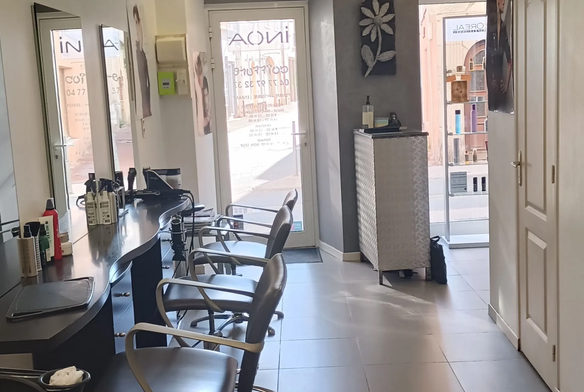 Fonds de commerce salon de coiffure à Montbrison - Centre-ville, 25 m² 