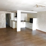 Appartement lumineux au dernier étage à Solliès-Pont - Opportunité d'investissement