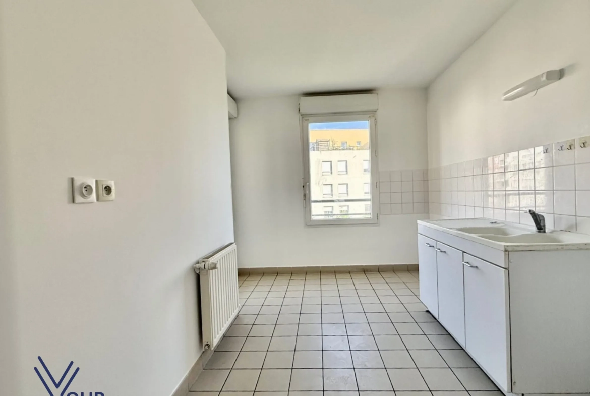 Achat appartement T3 à Vénissieux avec balcon, cave et garage 