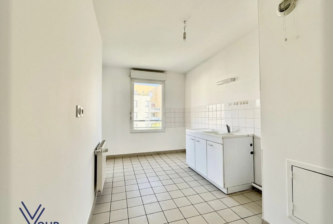 Achat appartement T3 à Vénissieux avec balcon, cave et garage 