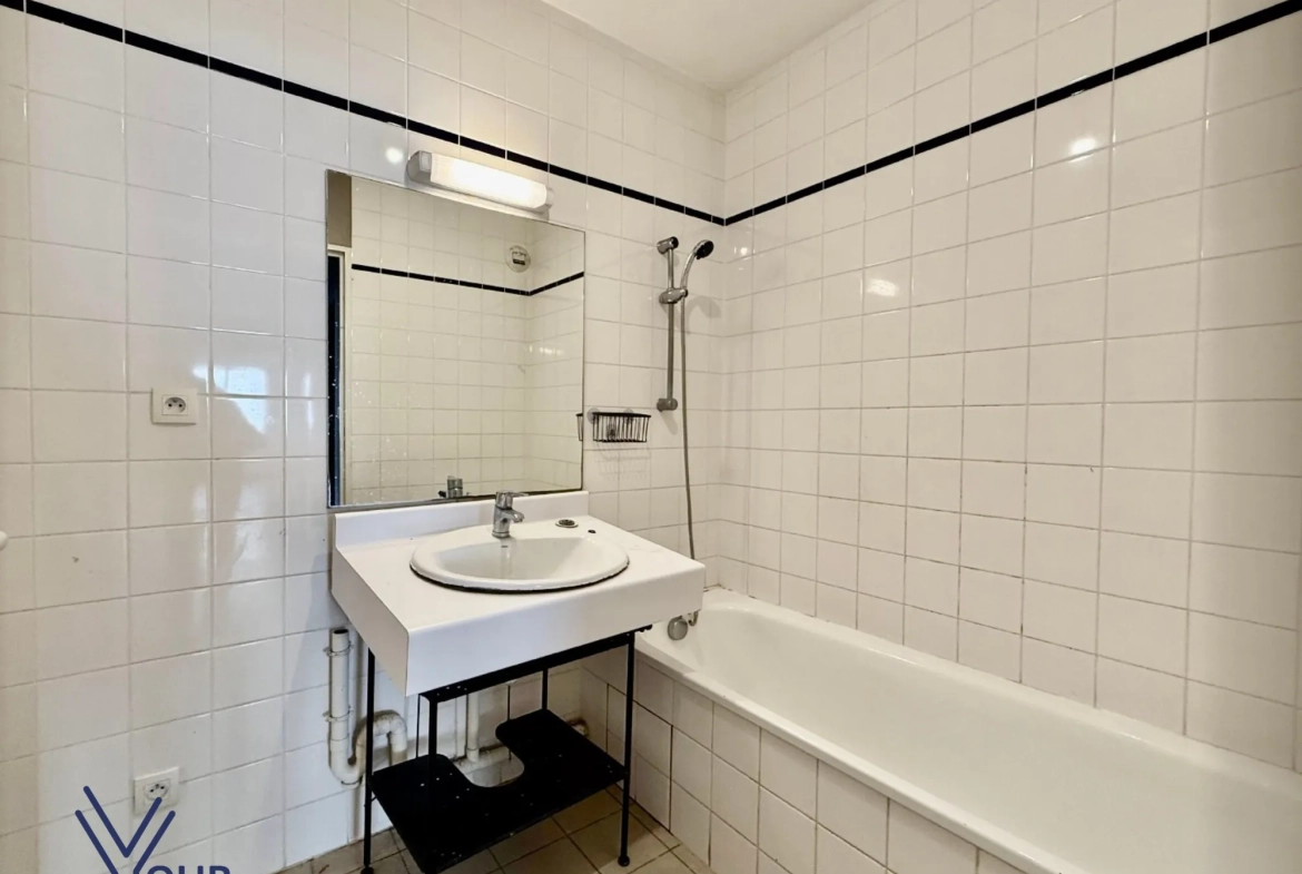 Achat appartement T3 à Vénissieux avec balcon, cave et garage 