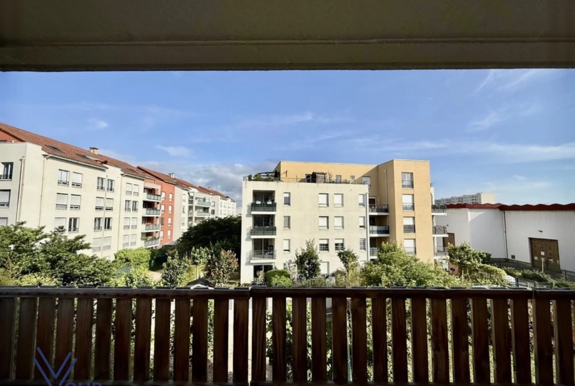 Achat appartement T3 à Vénissieux avec balcon, cave et garage 