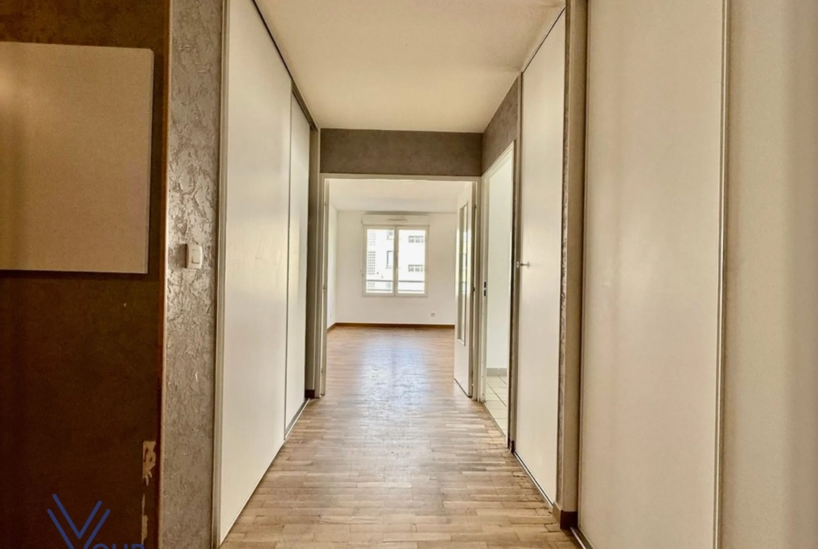 Achat appartement T3 à Vénissieux avec balcon, cave et garage 