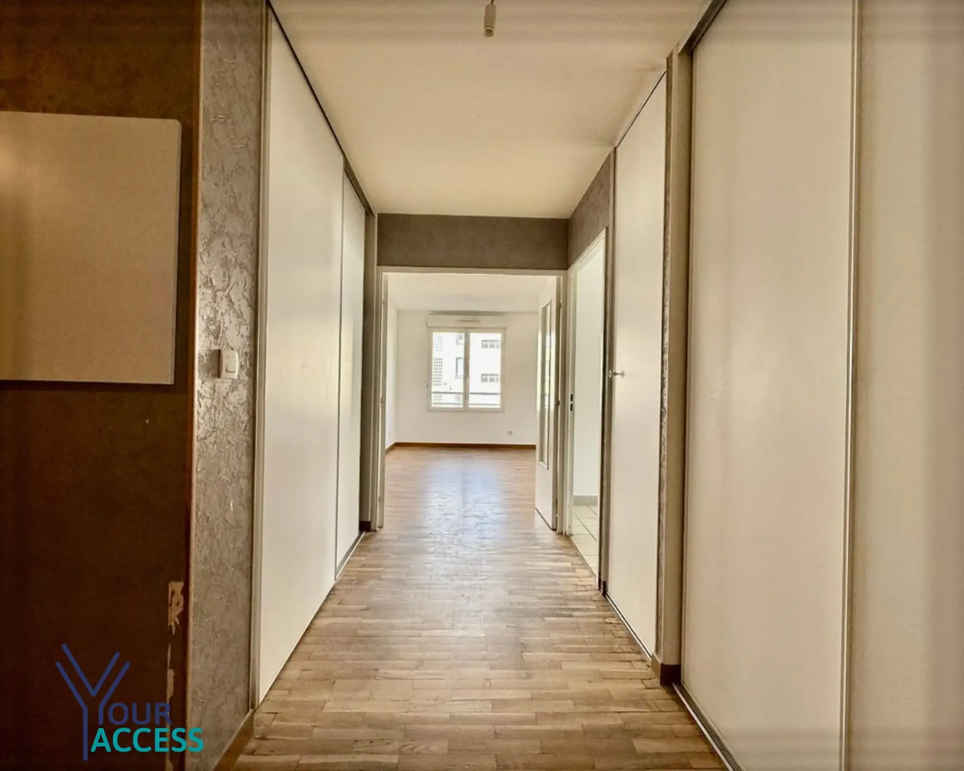 Achat appartement T3 à Vénissieux avec balcon, cave et garage 