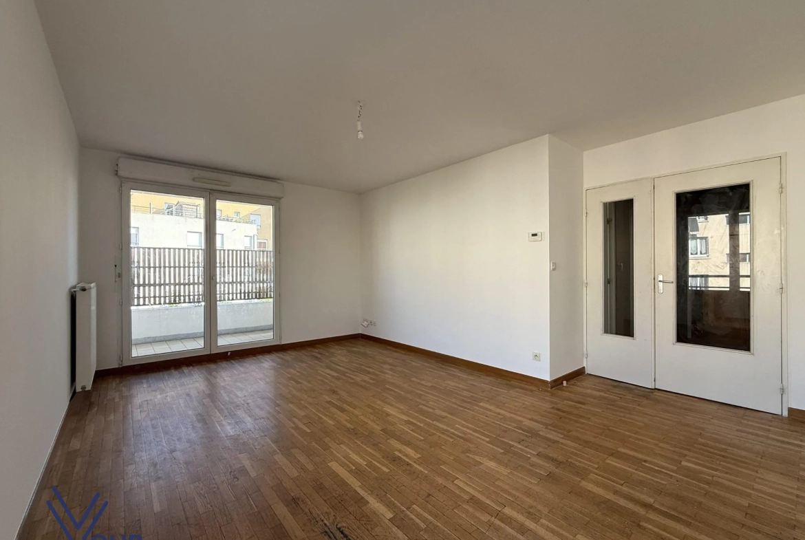 Achat appartement T3 à Vénissieux avec balcon, cave et garage 