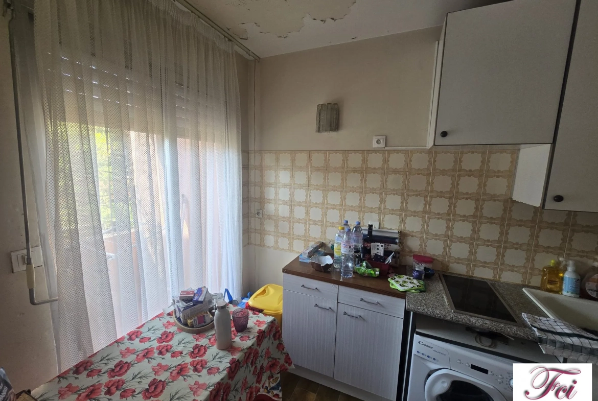Studio à vendre à Menton, proche du centre et de la mer, avec cave et balcon 