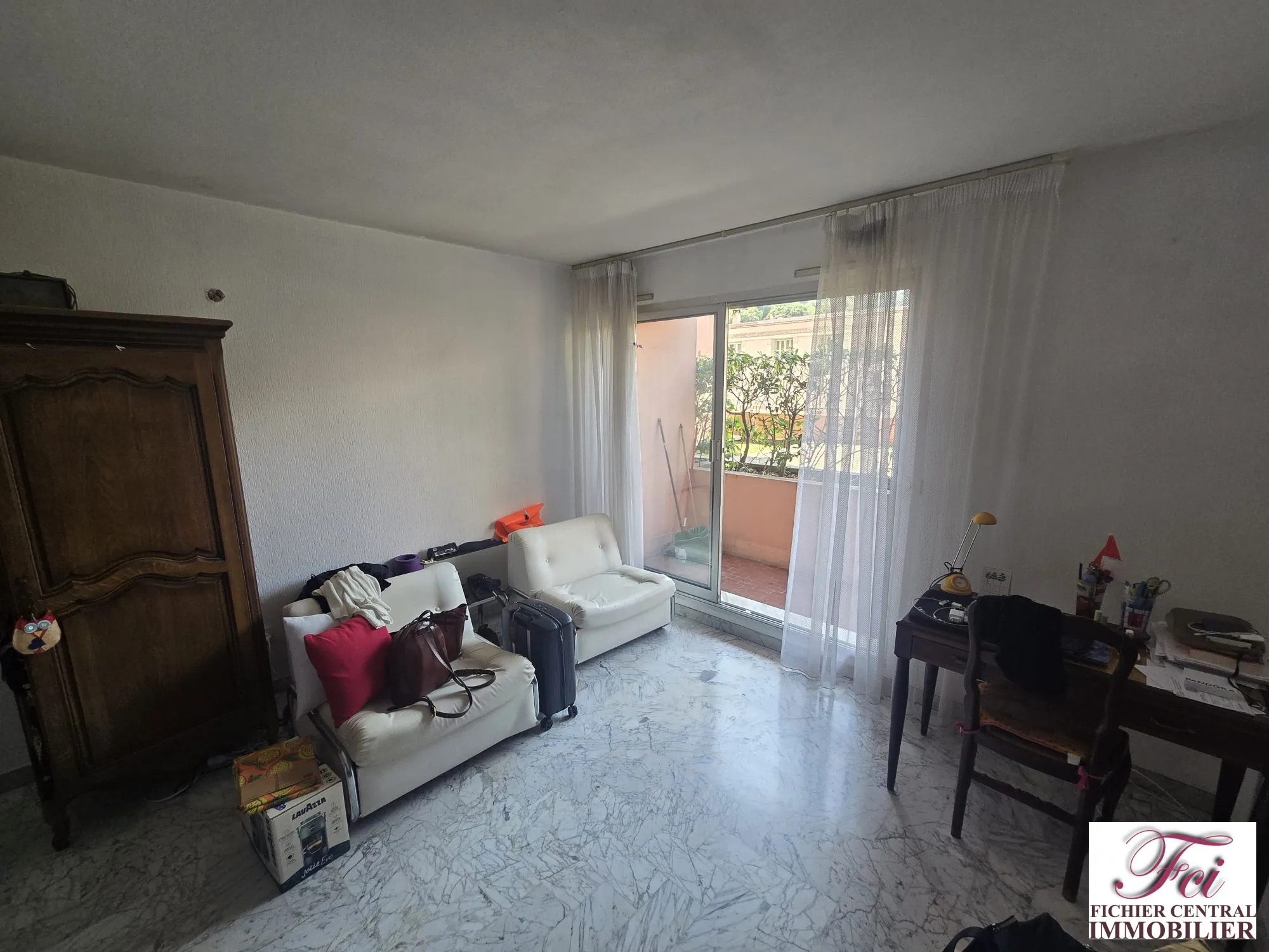 Studio à vendre à Menton, proche du centre et de la mer, avec cave et balcon 