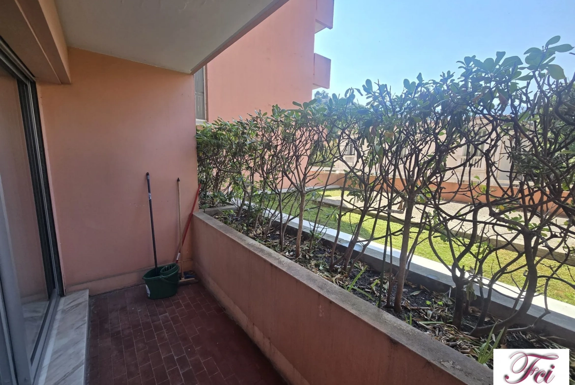 Studio à vendre à Menton, proche du centre et de la mer, avec cave et balcon 