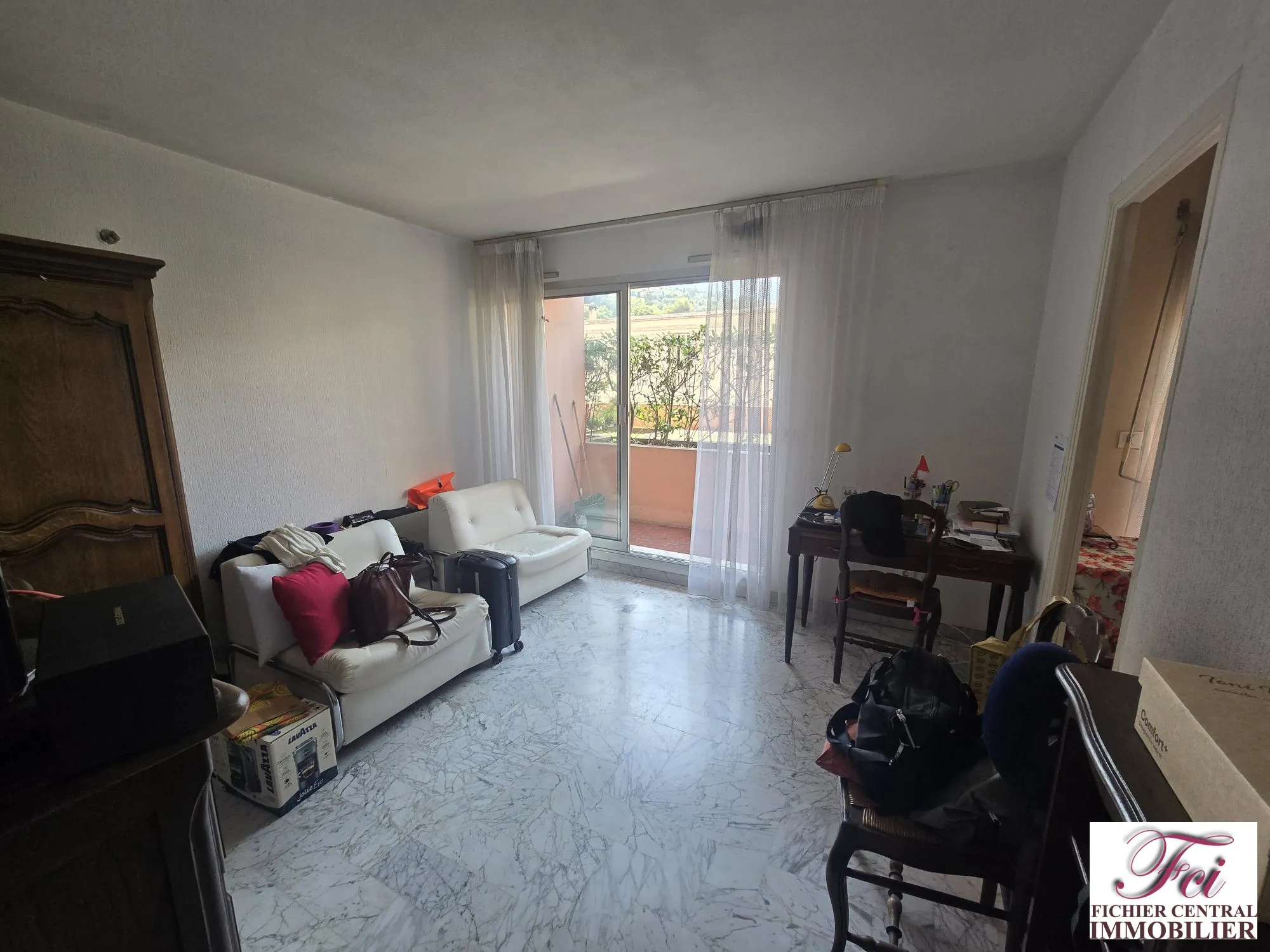 Studio à vendre à Menton, proche du centre et de la mer, avec cave et balcon 