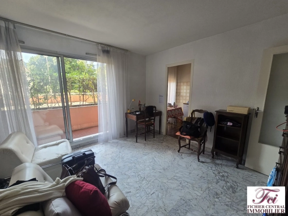 Studio à vendre à Menton, proche du centre et de la mer, avec cave et balcon