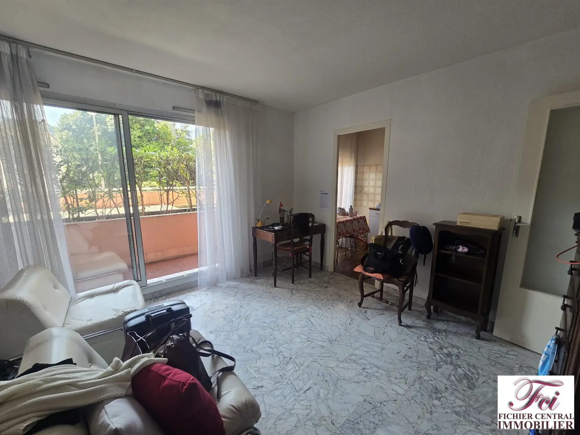 Studio à vendre à Menton, proche du centre et de la mer, avec cave et balcon 