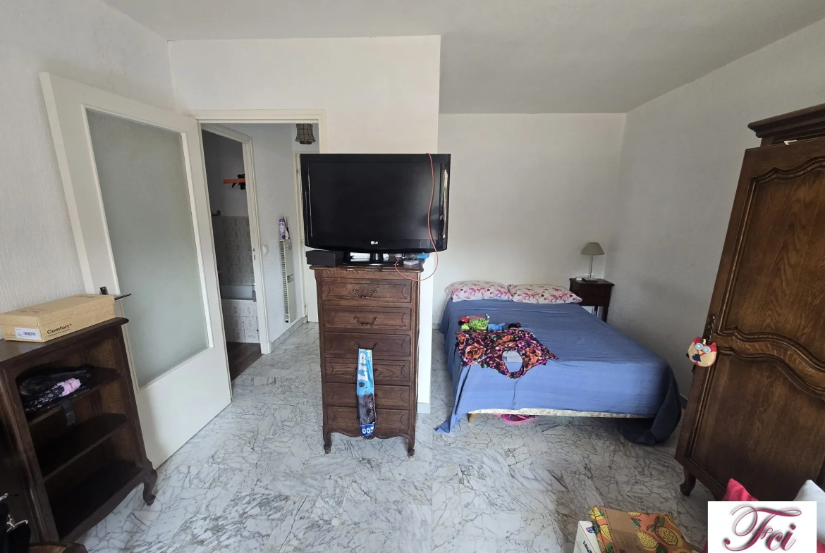 Studio à vendre à Menton, proche du centre et de la mer, avec cave et balcon 