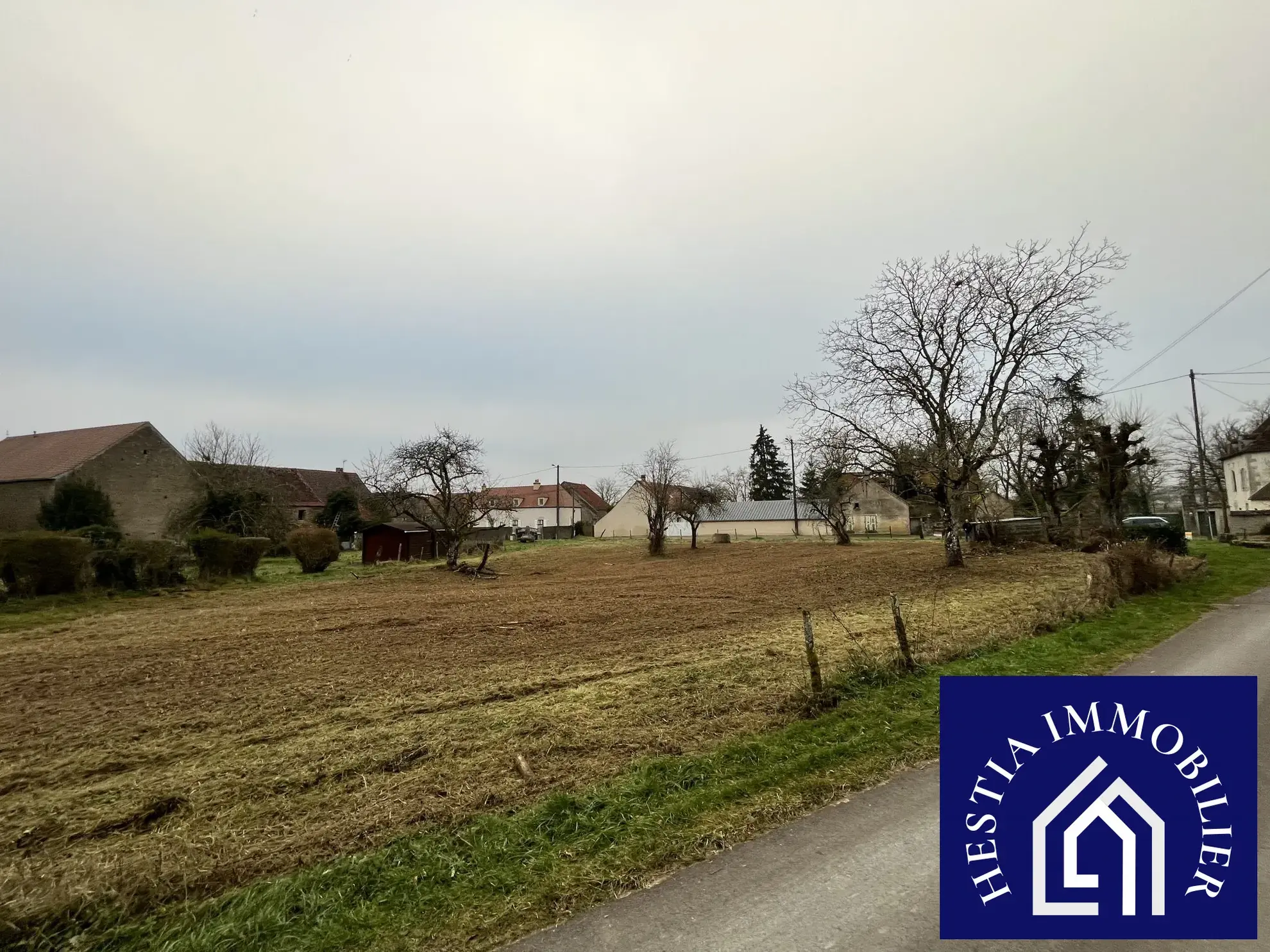 Terrain constructible de 1756m² à Corrombles - Proximité Époisses et Montbard 