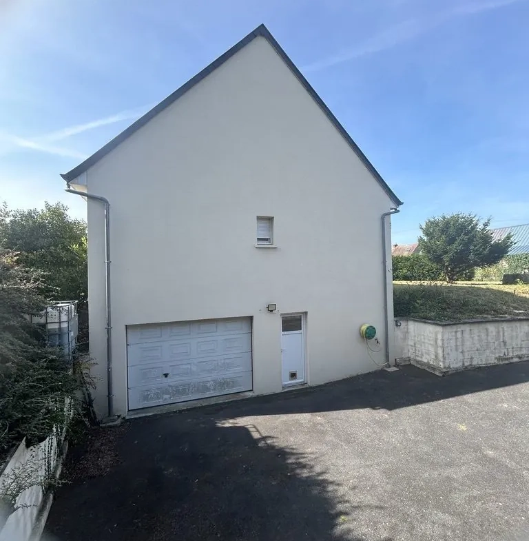 Maison en Normandie avec Vue, Garage et Jardin Clos à Falaise 