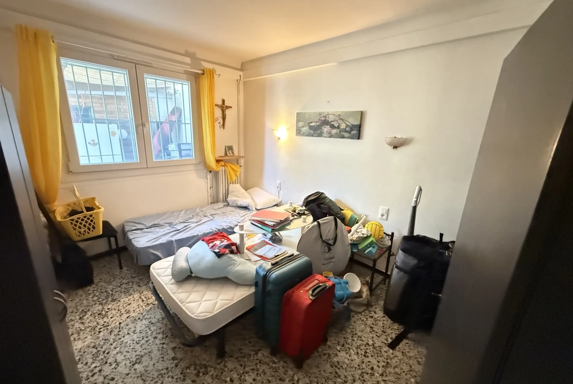 Investissement immobilier à Perpignan : immeuble en monopropriété avec 3 logements, jardin et parking 