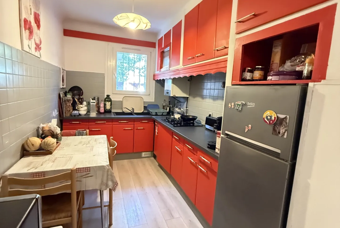 Investissement immobilier à Perpignan : immeuble en monopropriété avec 3 logements, jardin et parking 