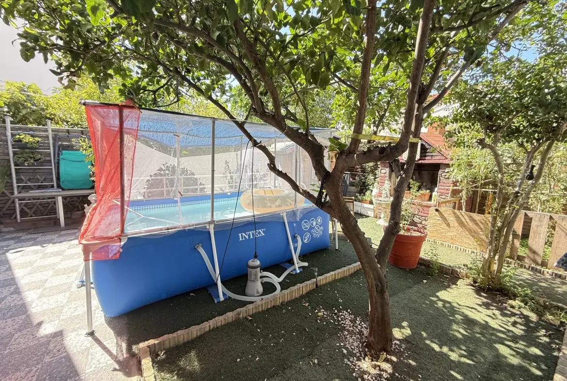 Investissement immobilier à Perpignan : immeuble en monopropriété avec 3 logements, jardin et parking 