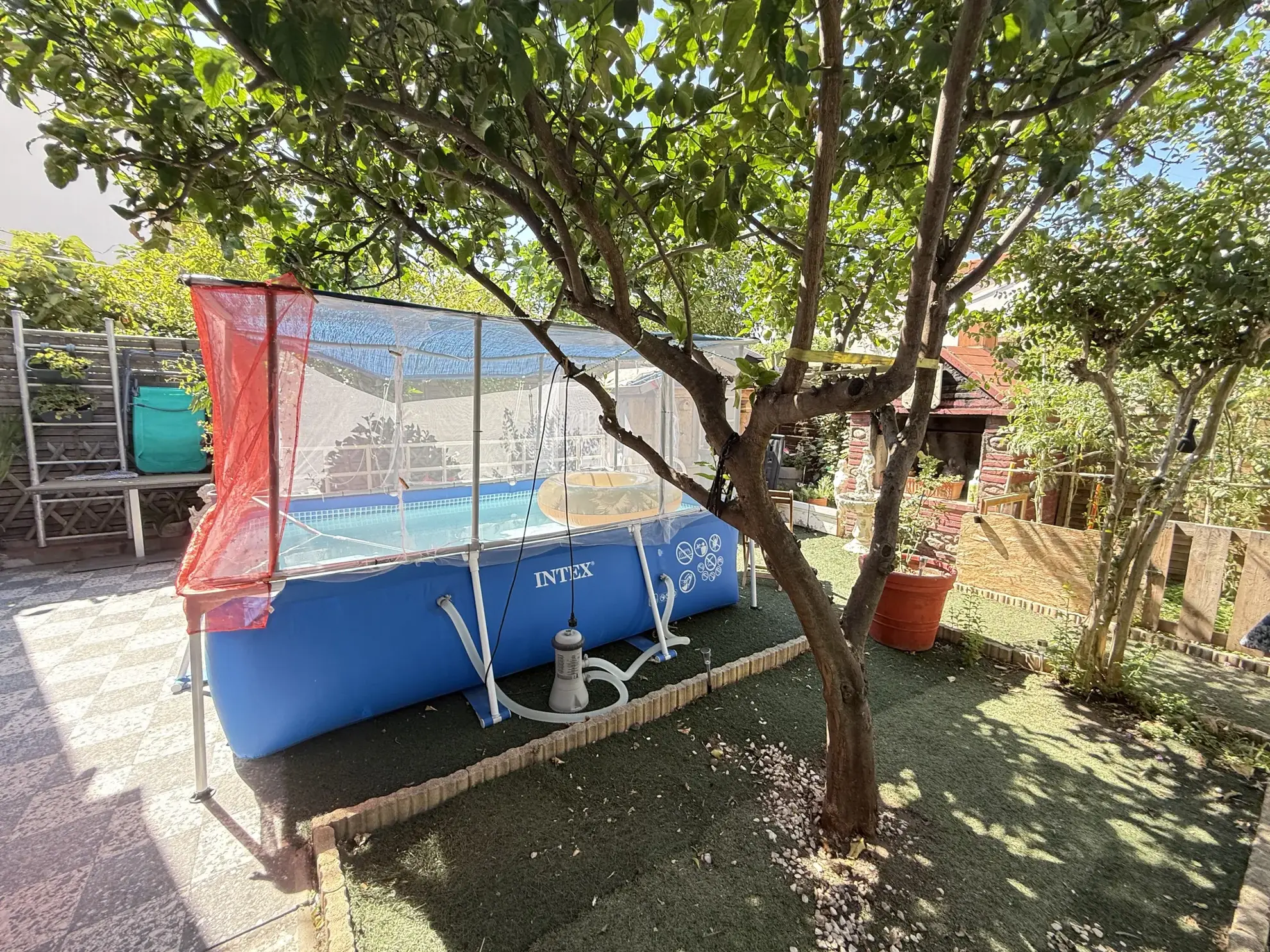 Investissement immobilier à Perpignan : immeuble en monopropriété avec 3 logements, jardin et parking 