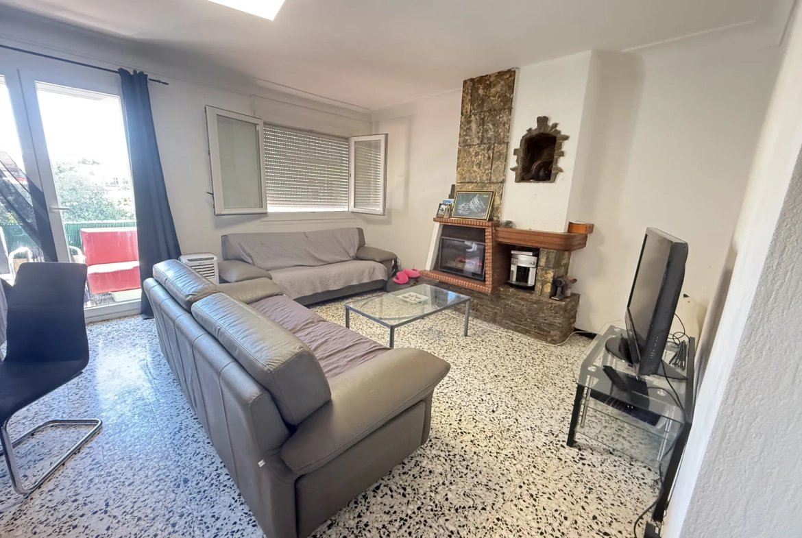Investissement immobilier à Perpignan : immeuble en monopropriété avec 3 logements, jardin et parking 
