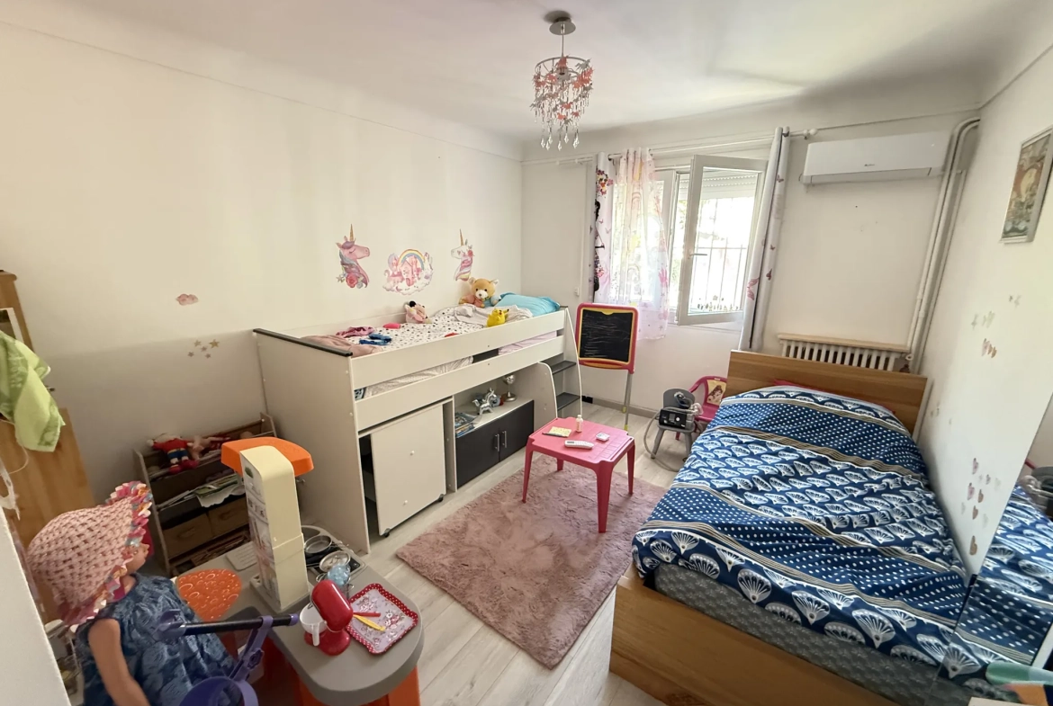 Investissement immobilier à Perpignan : immeuble en monopropriété avec 3 logements, jardin et parking 