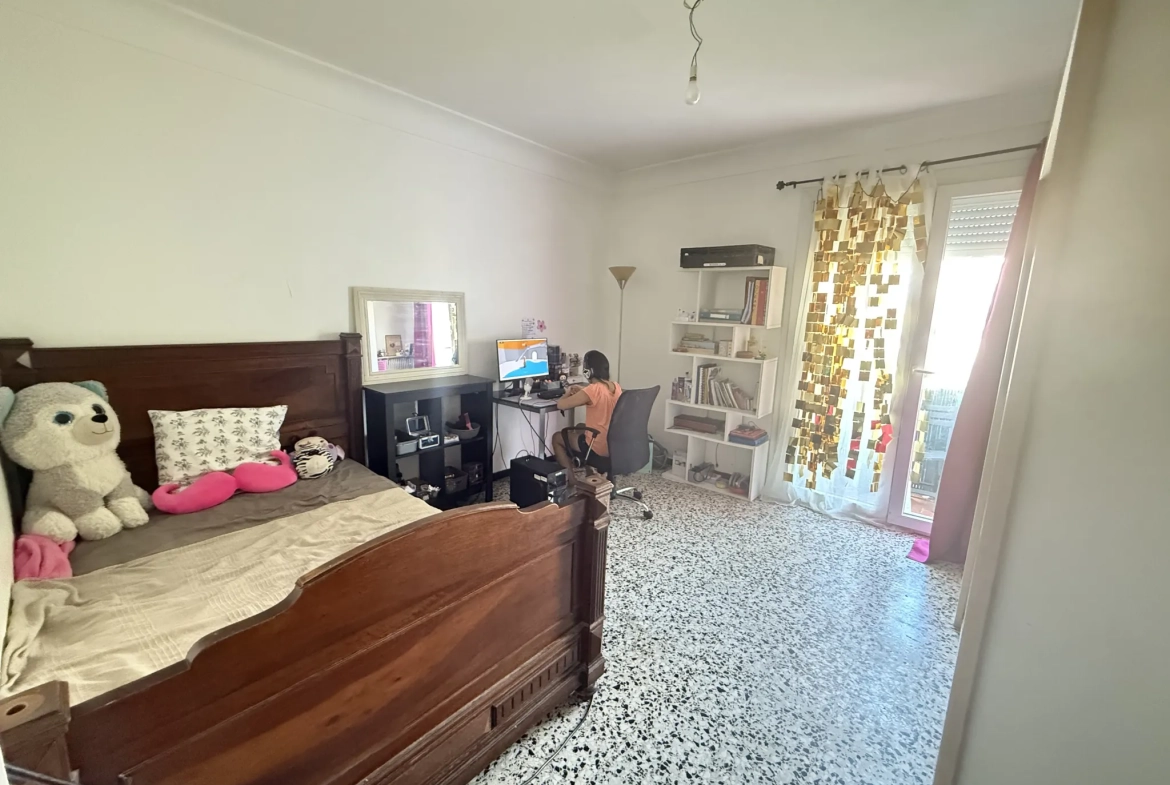 Investissement immobilier à Perpignan : immeuble en monopropriété avec 3 logements, jardin et parking 