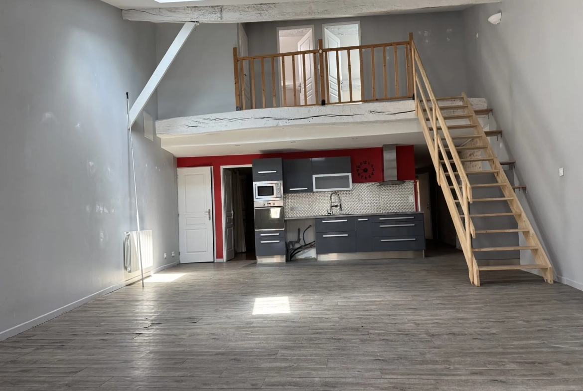 Appartement duplex à vendre à Saintes - 3 chambres, cave, centre-ville 