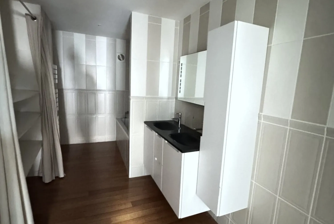 Appartement duplex à vendre à Saintes - 3 chambres, cave, centre-ville 
