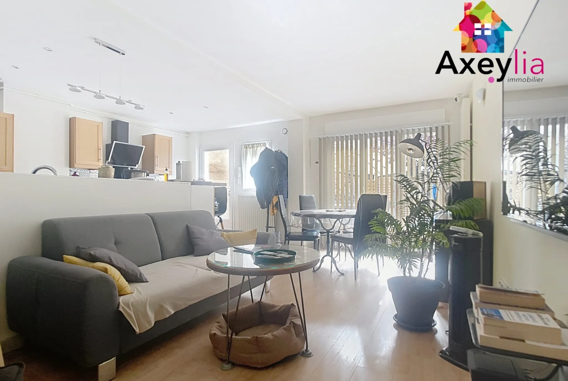 Appartement T3 rénové avec 2 chambres à Roanne, centre-ville proche commodités 