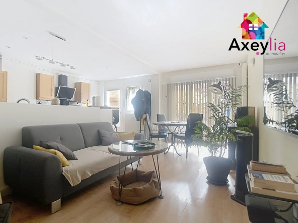 Appartement T3 rénové avec 2 chambres à Roanne, centre-ville proche commodités