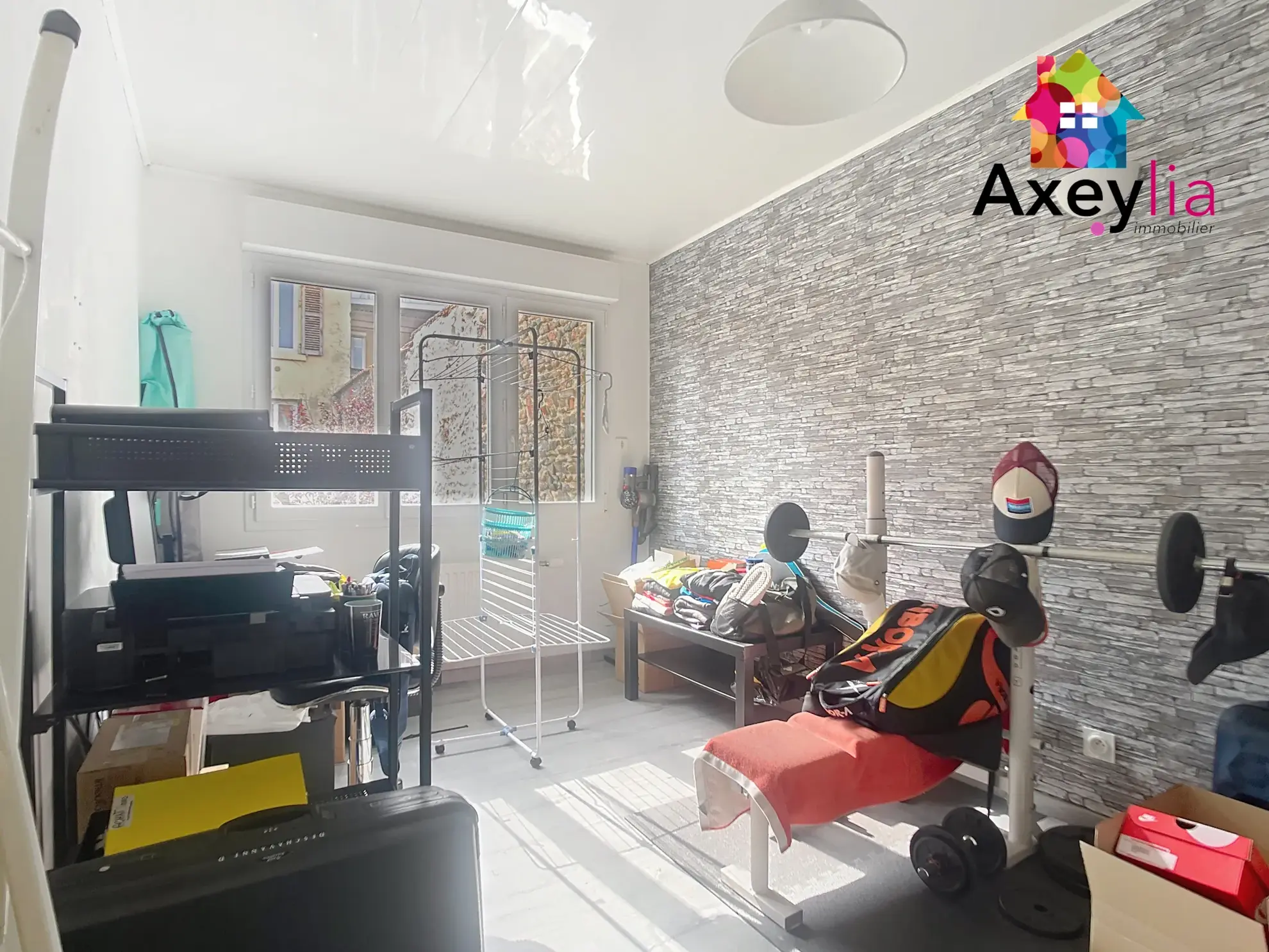 Appartement T3 rénové avec 2 chambres à Roanne, centre-ville proche commodités 