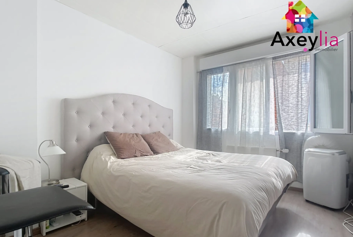 Appartement T3 rénové avec 2 chambres à Roanne, centre-ville proche commodités 