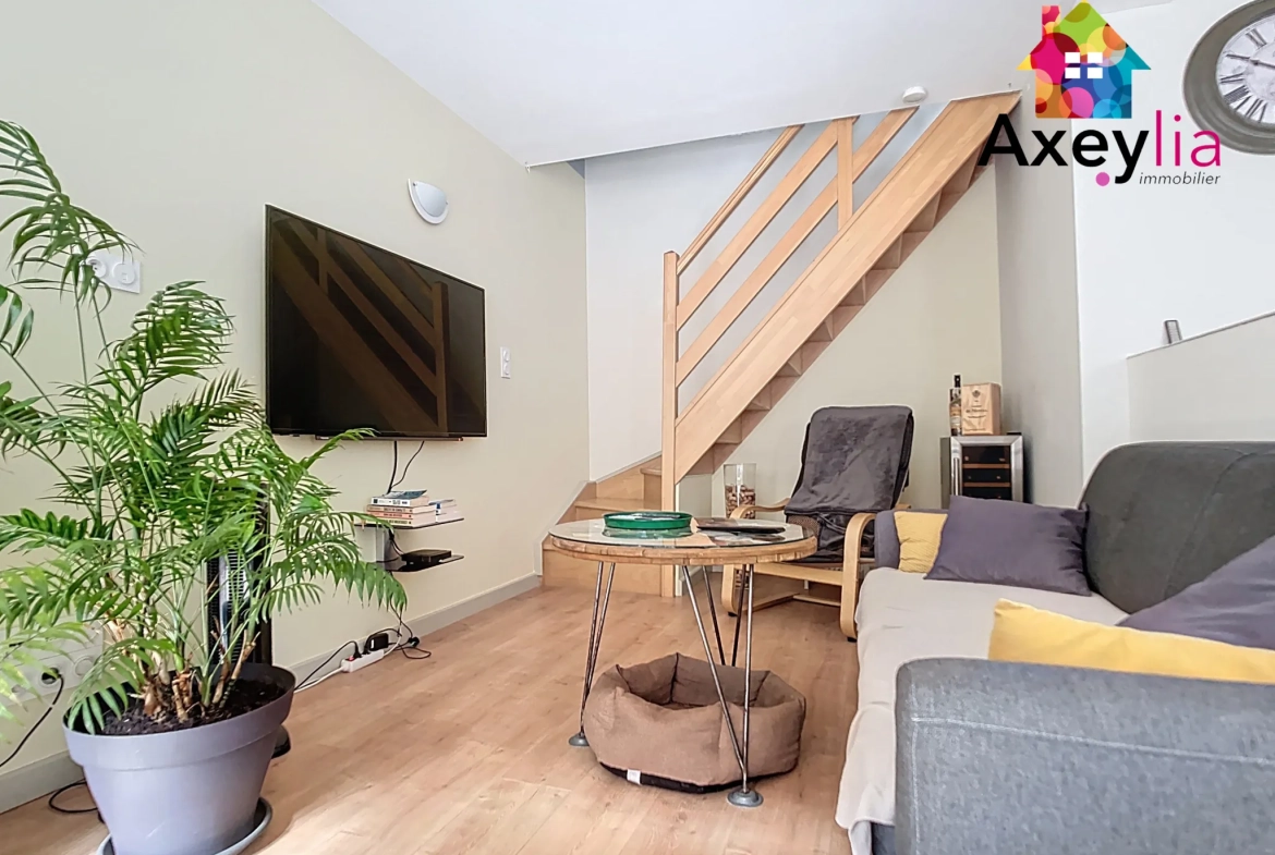 Appartement T3 rénové avec 2 chambres à Roanne, centre-ville proche commodités 