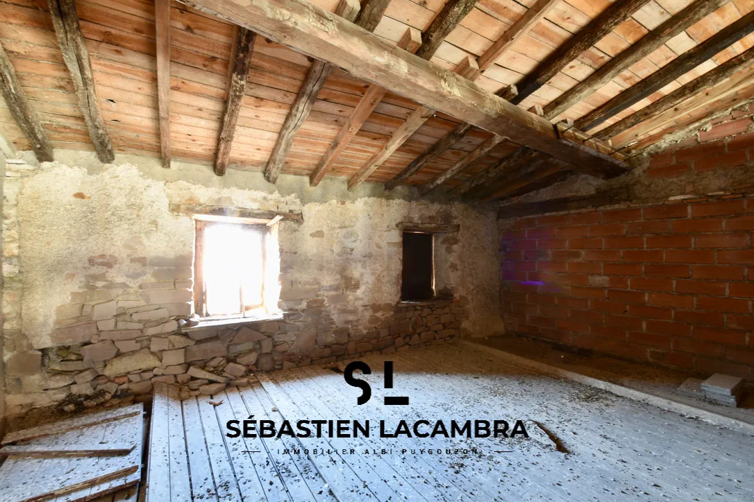 Immeuble à rénover de 230 m² au centre de Realmont avec cachet et potentiel d’aménagement 