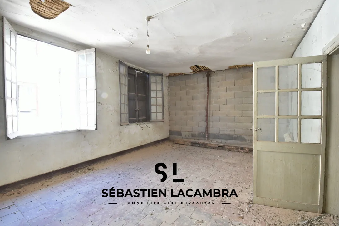 Immeuble à rénover de 230 m² au centre de Realmont avec cachet et potentiel d’aménagement 