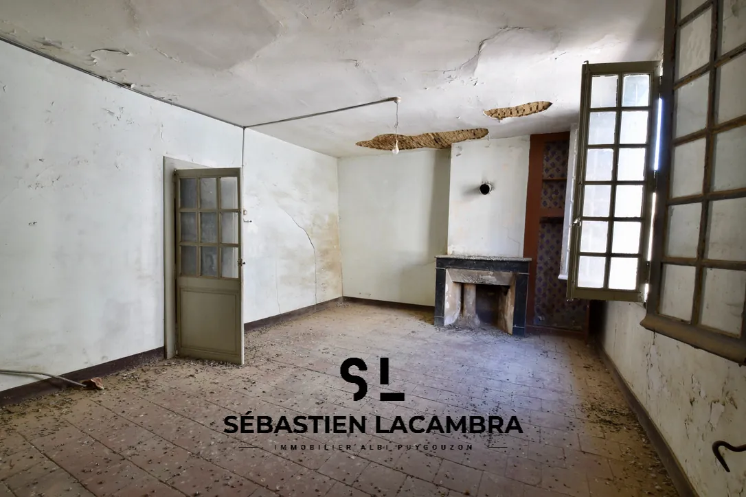 Immeuble à rénover de 230 m² au centre de Realmont avec cachet et potentiel d’aménagement 