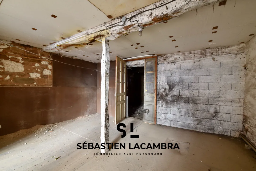 Immeuble à rénover de 230 m² au centre de Realmont avec cachet et potentiel d’aménagement 