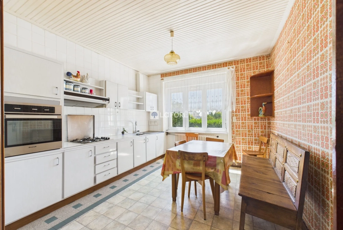 Maison à rénover à Penmarch près de Pors Carn avec potentiel 