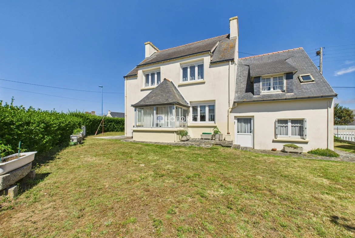 Maison à rénover à Penmarch près de Pors Carn avec potentiel 