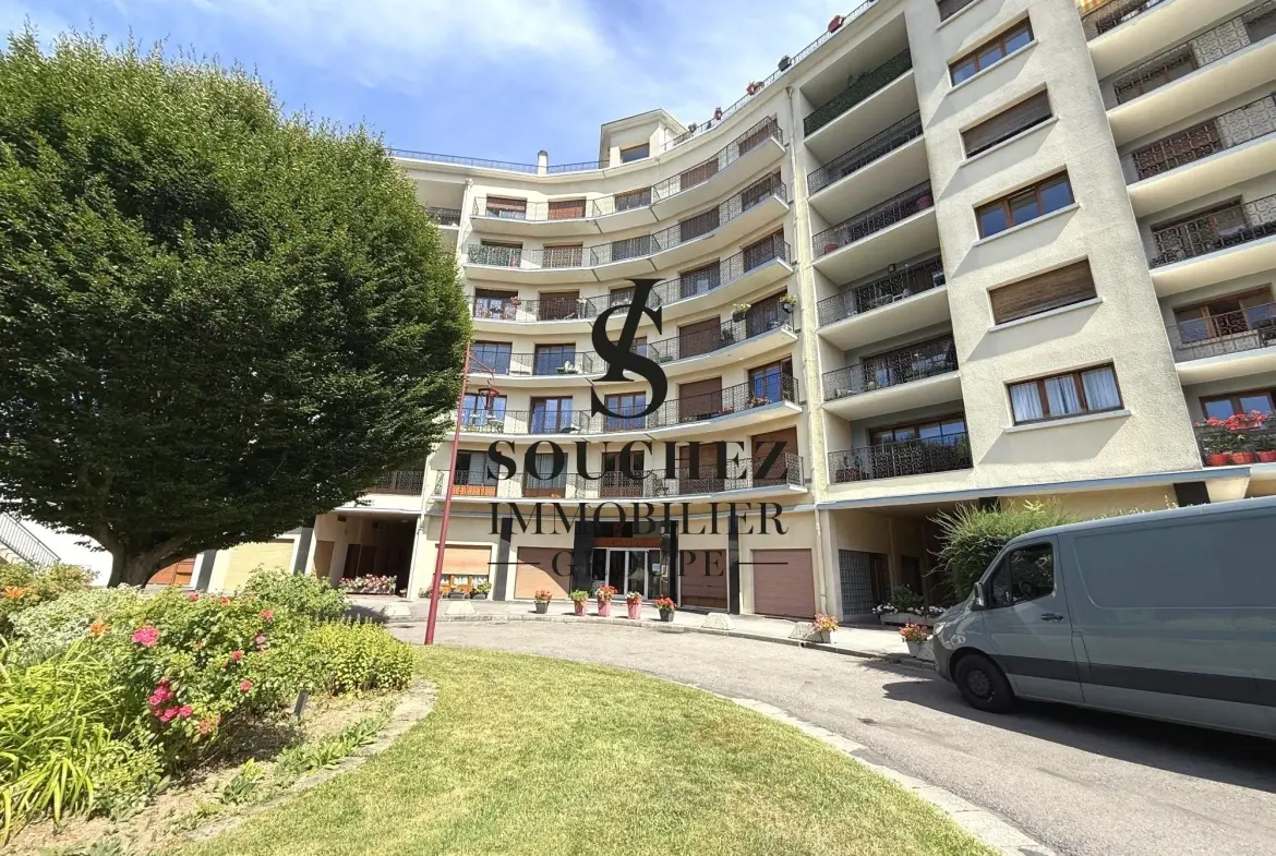 Appartement à rénover de 50m2 avec parking et cave à Sainte-Catherine 
